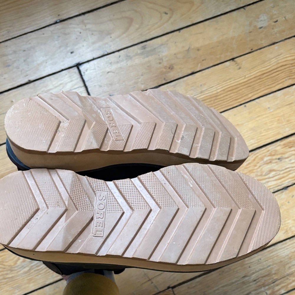 Sorel Women’s Hi Line Waterproof Chelsea Boots - Picture 9 of 9